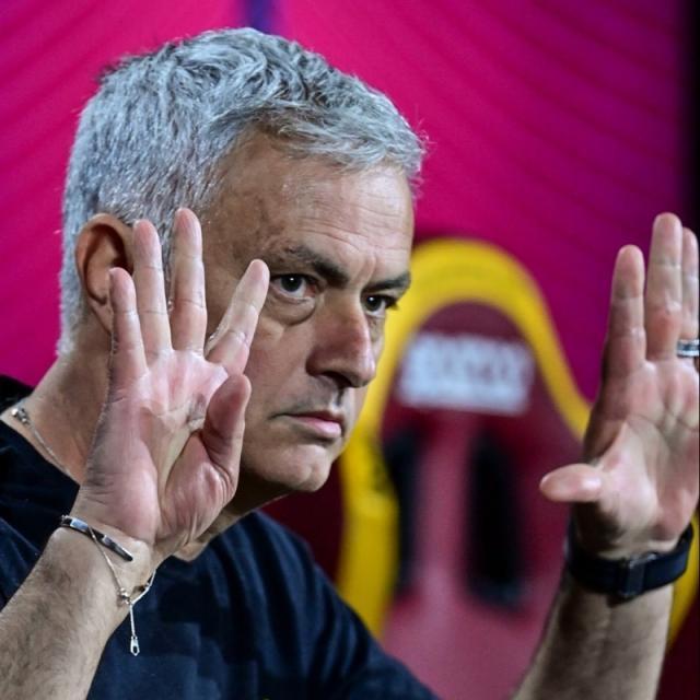 开云体育官网-罗马靠狼崽险夺1分 鸟叔暗示裁判父亲参与电话门